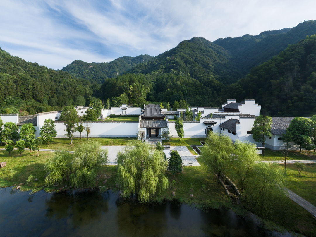荷花池看書院.png